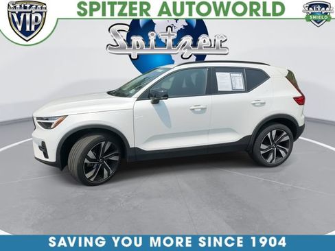 Used 2024 Volvo XC40 B5 Plus w/ Protection Package Premier AWD/4WD image 4
