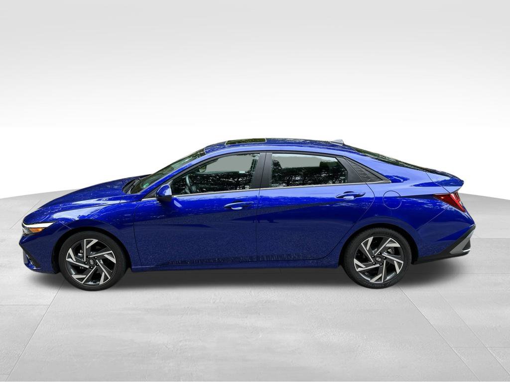 Used 2024 Hyundai Elantra SEL w/ Convenience Package FWD image 2