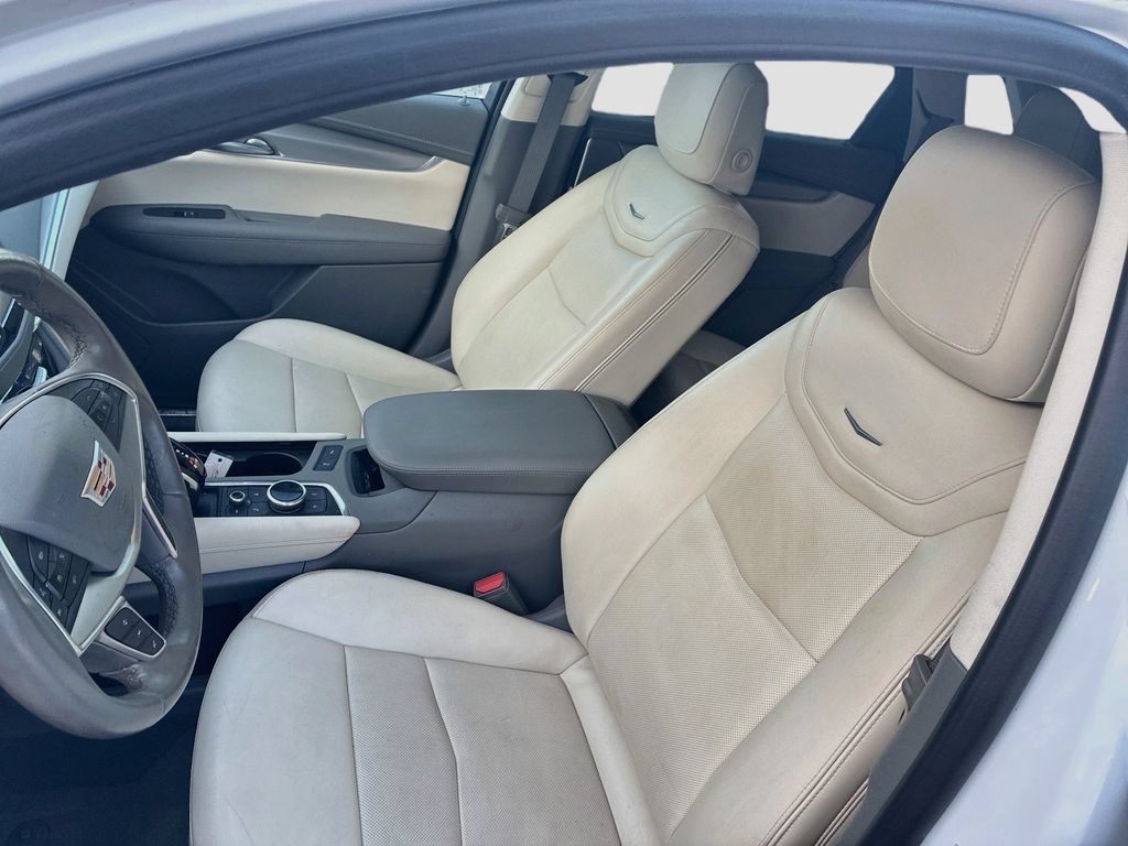 Used 2024 Cadillac XT5 Premium Luxury w/ LPO, Floor Liner Package AWD/4WD image 20