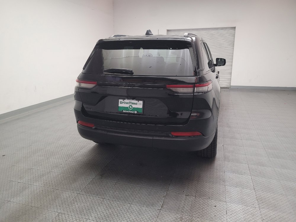 Used 2023 Jeep Grand Cherokee Altitude AWD/4WD image 7