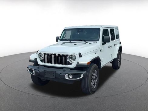 Used 2025 Jeep Wrangler Unlimited Sahara AWD/4WD image 6