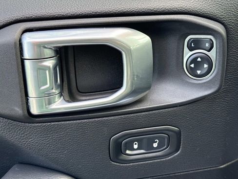 Used 2021 Jeep Wrangler Unlimited Sahara image 19