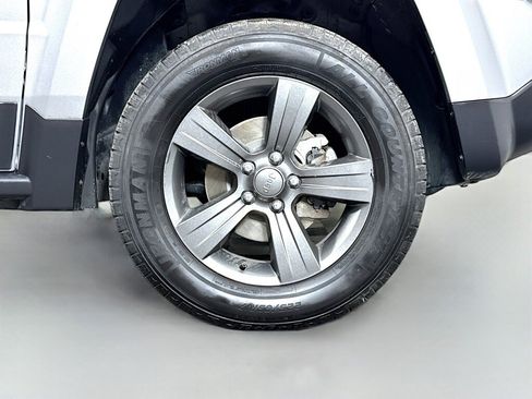 Used 2017 Jeep Patriot Sport image 35