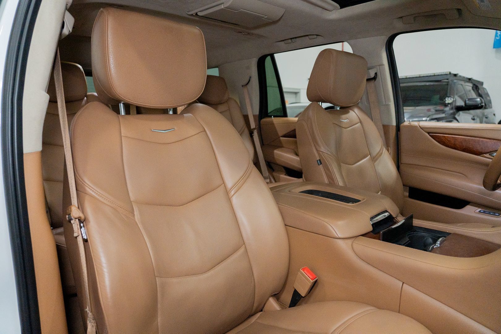 Used 2016 Cadillac Escalade Platinum AWD/4WD image 37