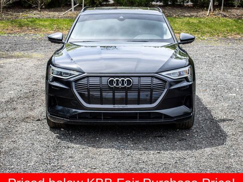 Used 2021 Audi e-tron Premium Plus w/ Premium Plus Package AWD/4WD image 2