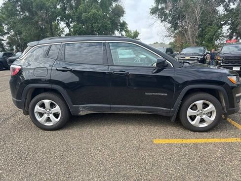 Used 2019 Jeep Compass Latitude AWD/4WD image 2