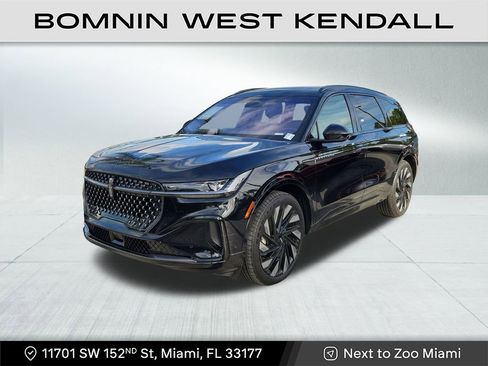 Used 2024 Lincoln Nautilus Reserve w/ Equipment Group 202A image 3