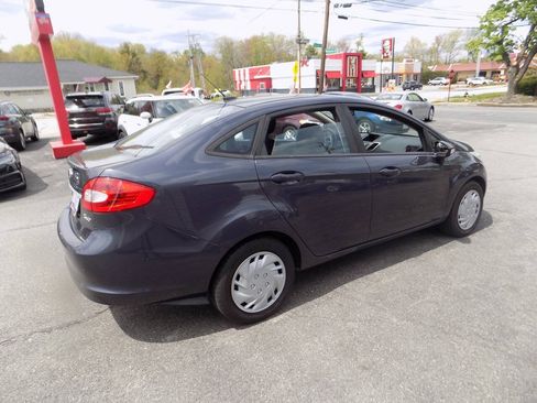 Used 2013 Ford Fiesta SE FWD image 3