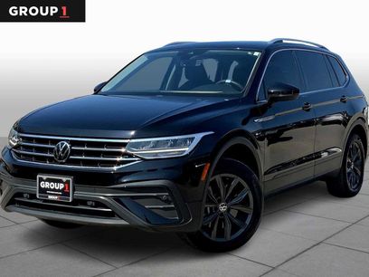 Used 2023 Volkswagen Tiguan SE w/ Panoramic Sunroof Package