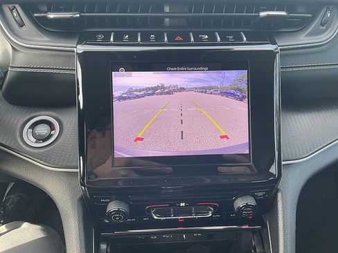 Used 2024 Jeep Grand Cherokee Laredo w/ Trailer Tow Package image 14