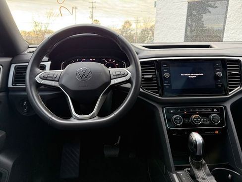 Used 2022 Volkswagen Atlas Cross Sport SE w/ Panoramic Sunroof Package image 9