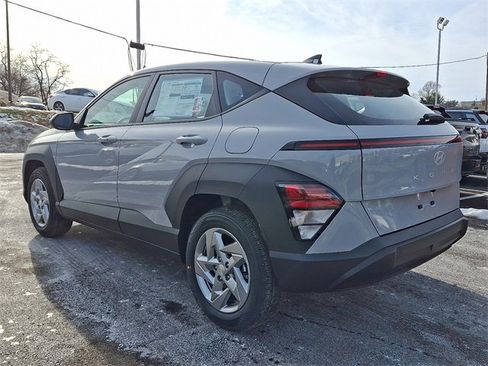 New 2026 Hyundai Kona SE image 3