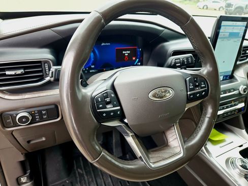 Used 2020 Ford Explorer Platinum w/ Premium Technology Package AWD/4WD image 8