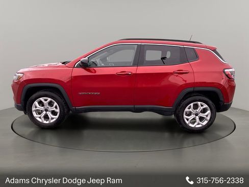 Used 2025 Jeep Compass Latitude image 6