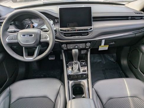 New 2026 Jeep Compass Latitude image 13