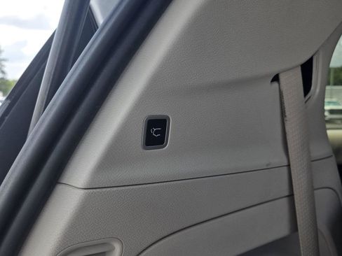 Used 2024 Chrysler Pacifica Touring-L FWD image 36