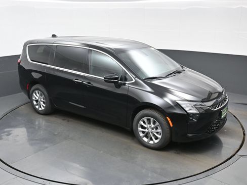New 2027 Chrysler Pacifica Select AWD/4WD image 27