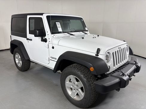 Used 2017 Jeep Wrangler Sport w/ Quick Order Package 24S AWD/4WD image 2