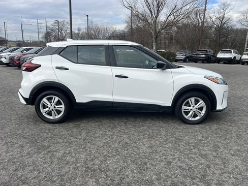 Certified 2021 Nissan Kicks S image 4