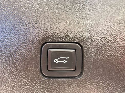 Used 2021 Chevrolet Traverse LT AWD/4WD image 40