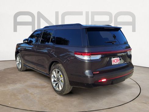 Used 2024 Lincoln Navigator Premiere AWD/4WD image 8