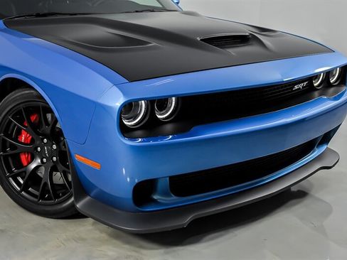 Used 2016 Dodge Challenger SRT Hellcat RWD image 2