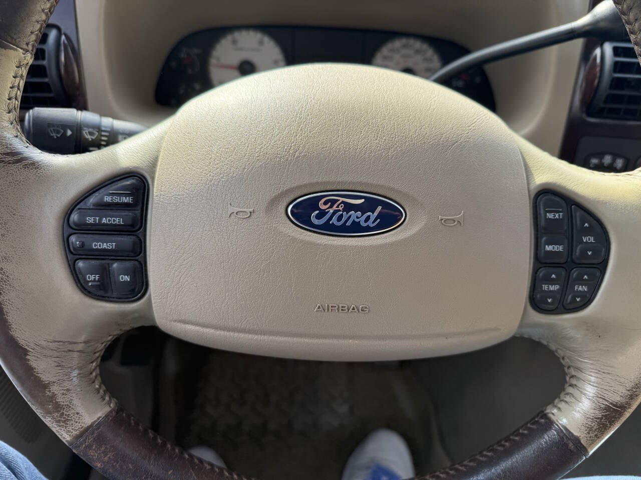 Used 2005 Ford F350 Lariat AWD/4WD image 12