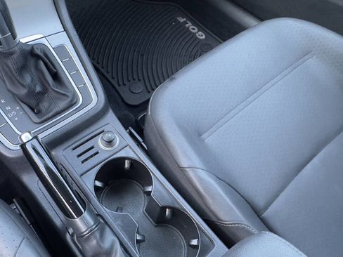 Used 2015 Volkswagen Golf S image 18