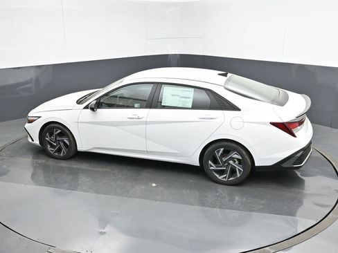 Used 2025 Hyundai Elantra Sport image 19