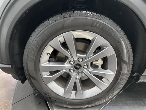 Used 2022 Ford Explorer XLT w/ Equipment Group 202A RWD image 32