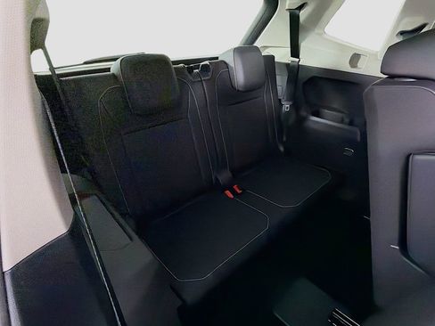 Used 2023 Volkswagen Tiguan SE image 27