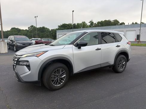 Used 2024 Nissan Rogue S FWD image 13