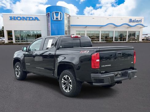 Used 2022 Chevrolet Colorado Z71 AWD/4WD image 3