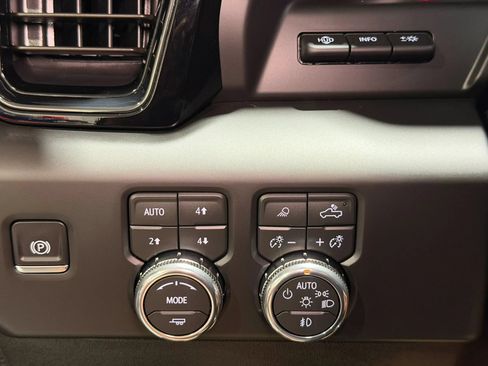 Used 2026 GMC Sierra 2500 AT4X AWD/4WD image 31