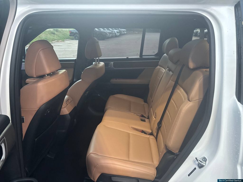 Certified 2025 Hyundai Santa Fe Limited AWD/4WD image 16