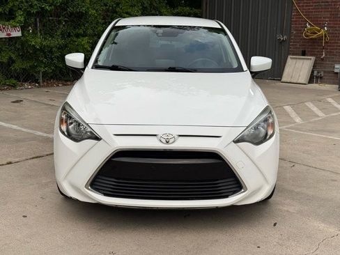 Used 2017 Toyota Yaris iA image 2