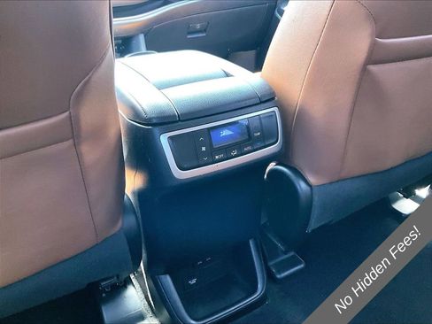 Used 2019 Toyota Highlander Limited AWD/4WD image 26
