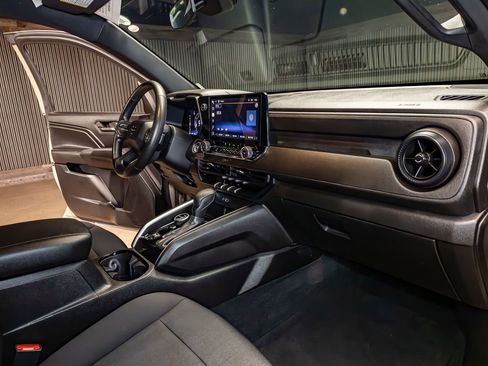 Used 2023 Chevrolet Colorado Trail Boss w/ Technology Package image 16