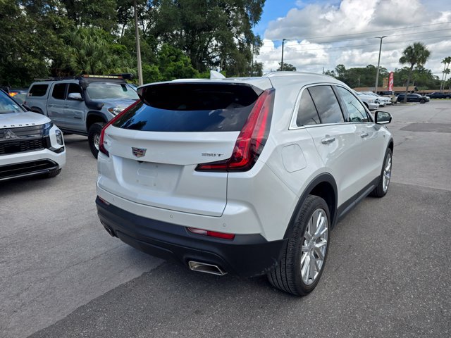 Used 2022 Cadillac XT4 Luxury w/ Cold Weather Package FWD image 8