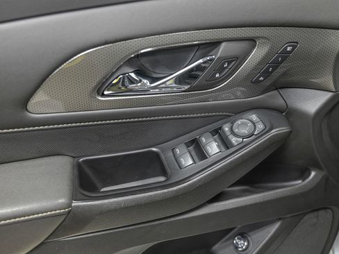 Used 2023 Chevrolet Traverse Premier image 12