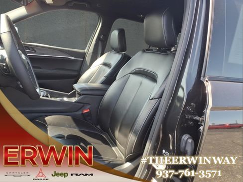 Certified 2024 Jeep Grand Cherokee Limited AWD/4WD image 12