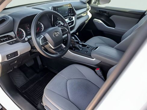 Used 2022 Toyota Highlander L FWD image 13