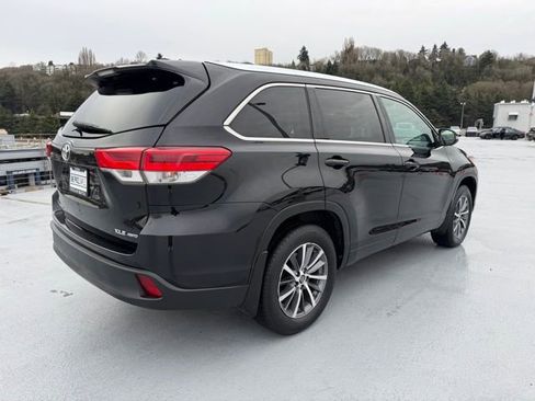 Used 2017 Toyota Highlander XLE image 6