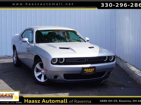 Used 2022 Dodge Challenger SXT image 1