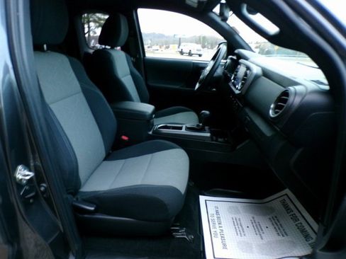 Used 2020 Toyota Tacoma SR5 image 10