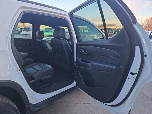 Used 2022 Chevrolet Traverse RS image 75