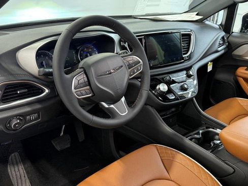 New 2026 Chrysler Pacifica Pinnacle w/ Trailer Tow Group image 21