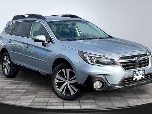 Used 2018 Subaru Outback 2.5i Limited AWD/4WD image 3