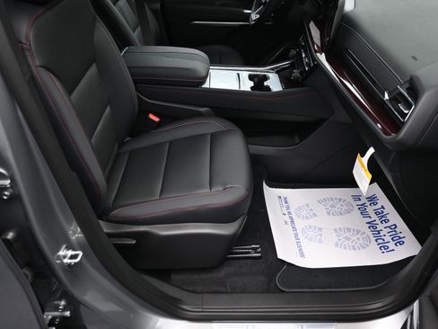 New 2026 Chevrolet Traverse Z71 w/ Enhanced Driving Package AWD/4WD image 34