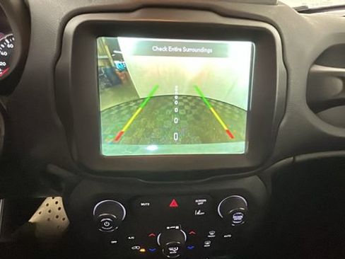 Used 2022 Jeep Renegade Latitude AWD/4WD image 24